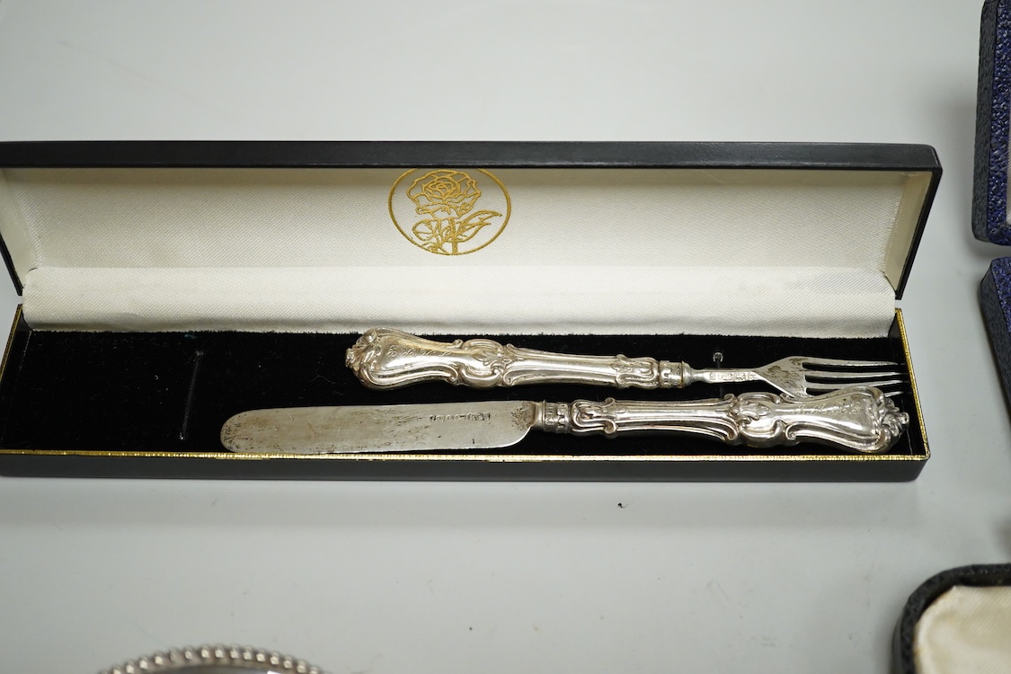 A Portuguese white metal 916 standard circular box and cover, retailed by Joalharia Do Carmo, diameter 94mm, together with cased set of six silver plated coffee spoons, a cased silver teaspoons, a Victorian silver christ